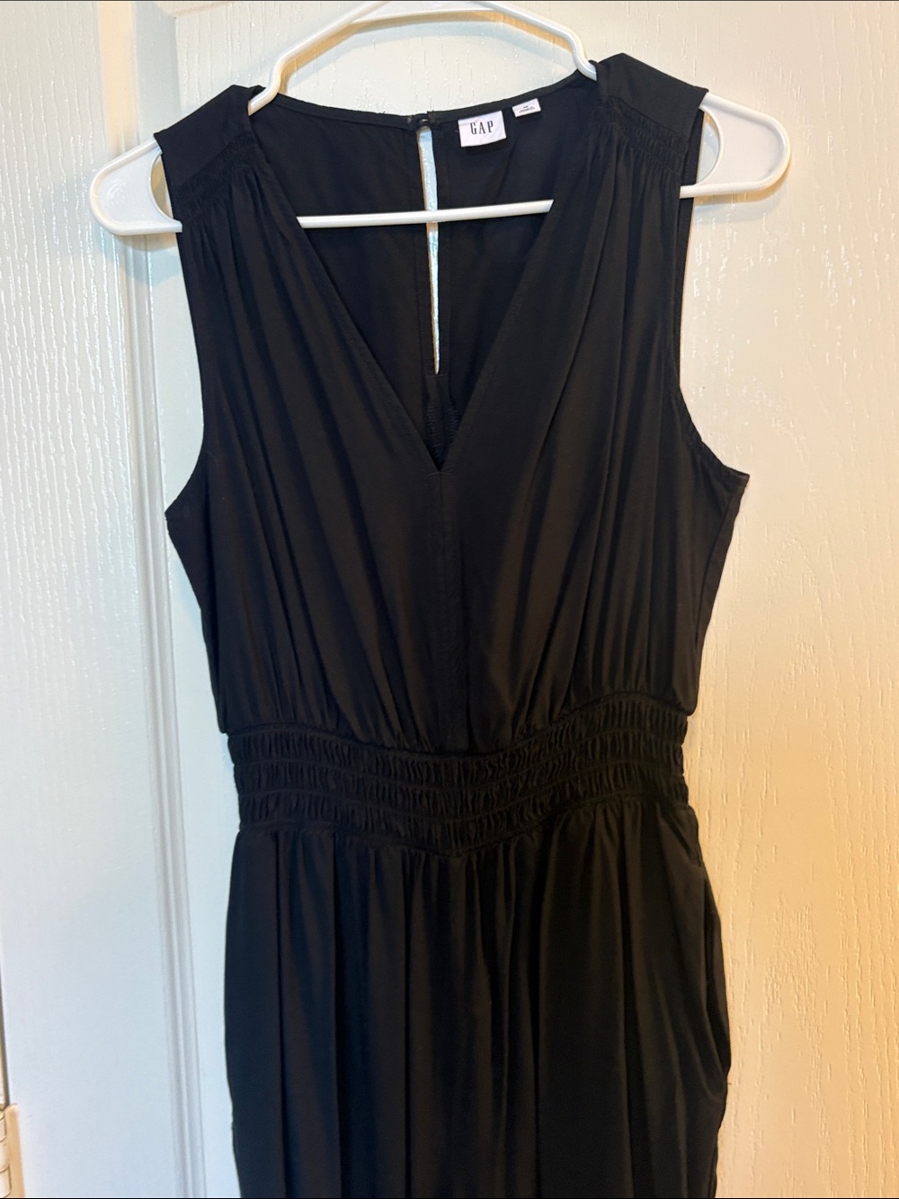 GAP Classic Black Sleeveless Jumpsuit V neck with Pockets - Picture 5 of 12